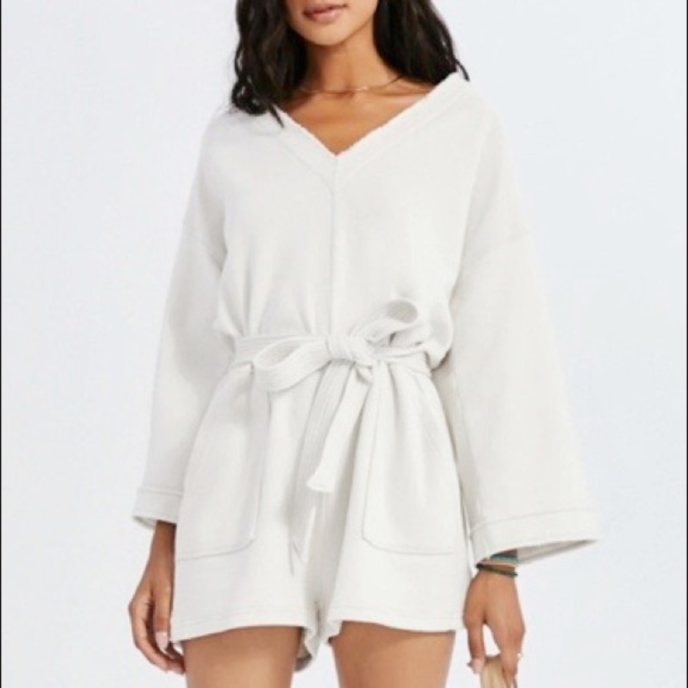 SOMETHING NAVY NWT V-Neck Belted Romper